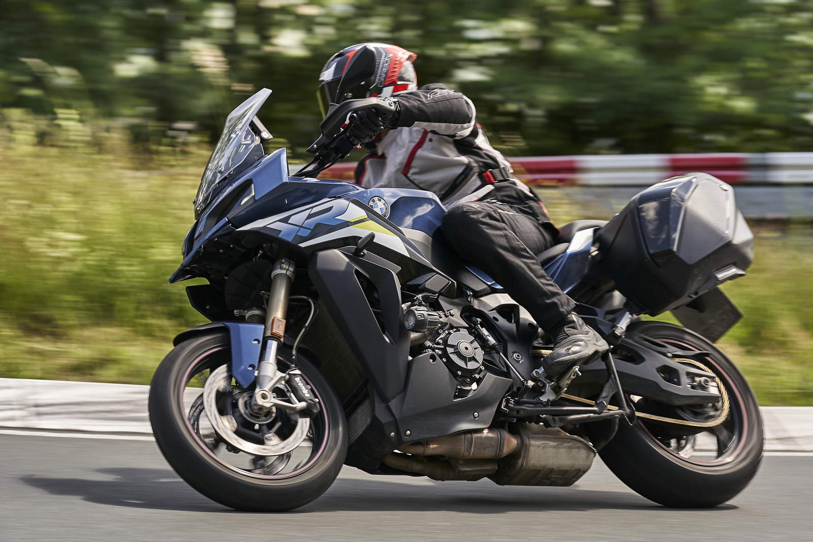 BMW S 1000 XR vs Suzuki GSX 1000 GX